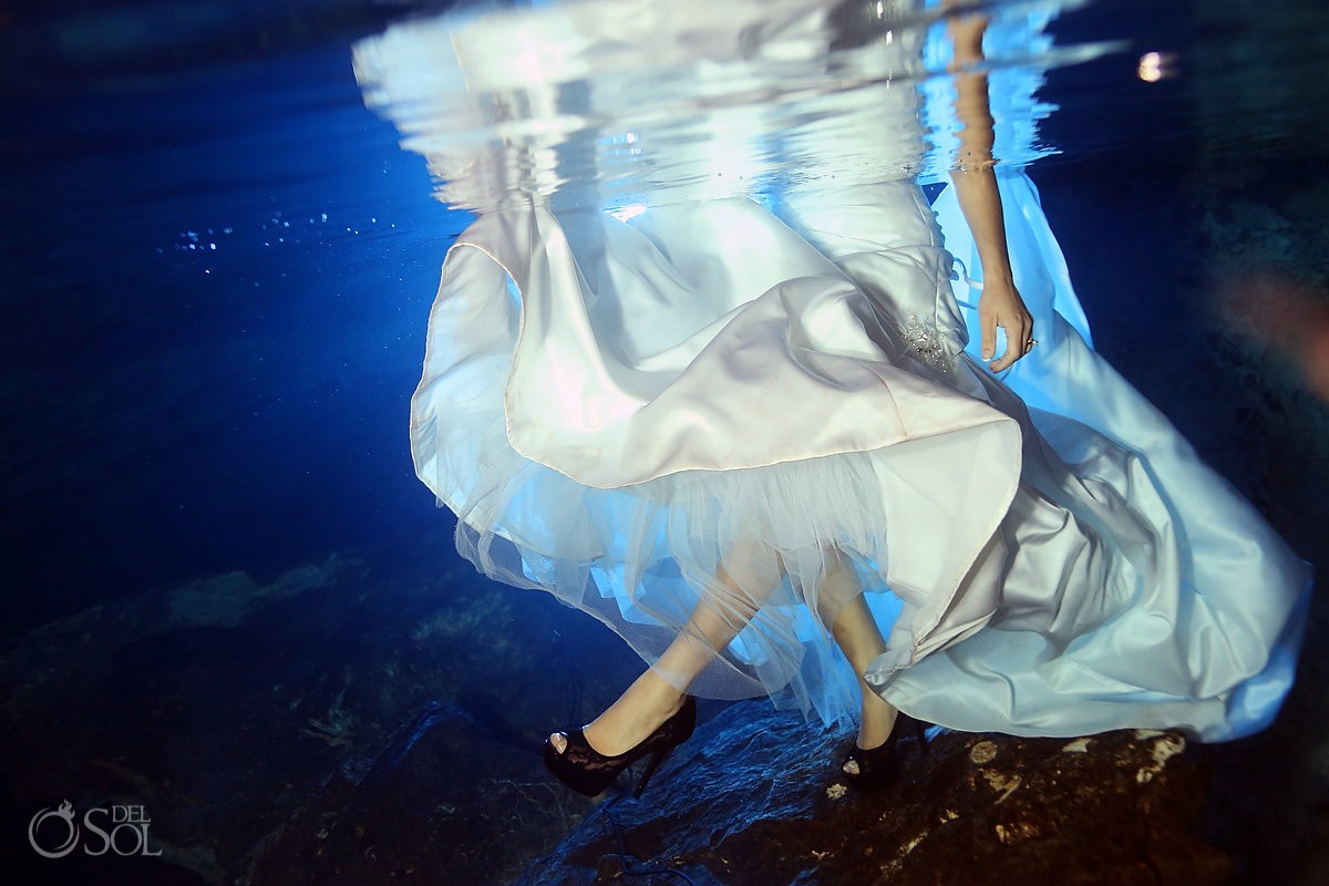 Trash the dress underwater Riviera Maya Mexico Del Sol Photography