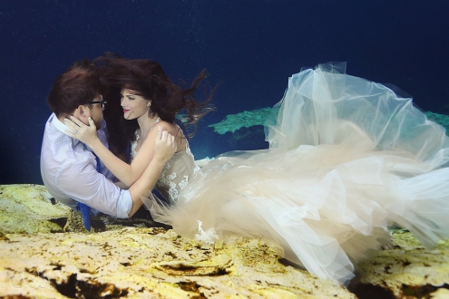 Perfect dress for underwater trash the dress photography playa del carmen mexico