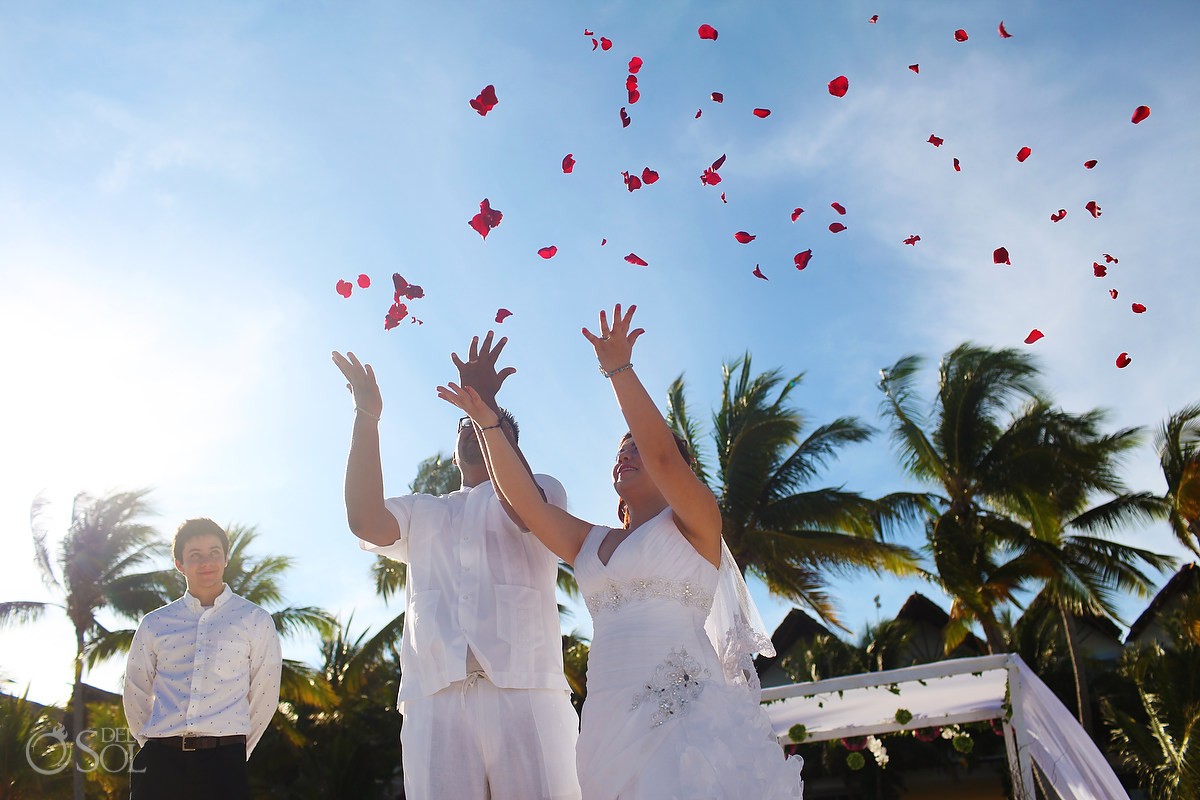 #thelostweddingband returned to owners at vow renewal at Grand Velas Riviera Maya