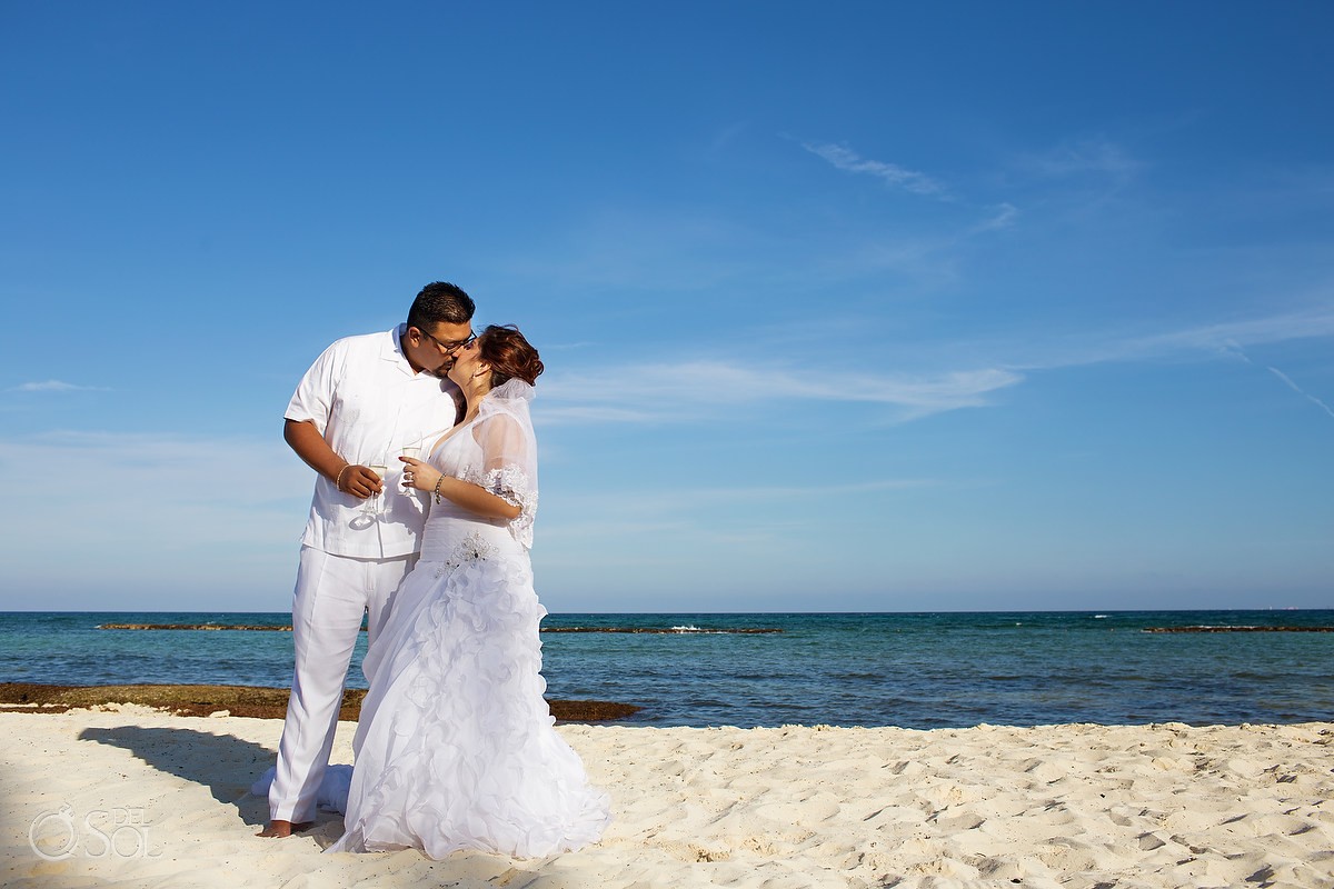 #thelostweddingband returned to owners at Grand Velas Riviera Maya vow renewal