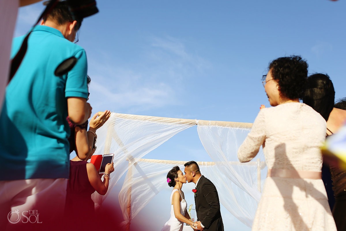 first kiss Wedding Secrets Playa Mujeres