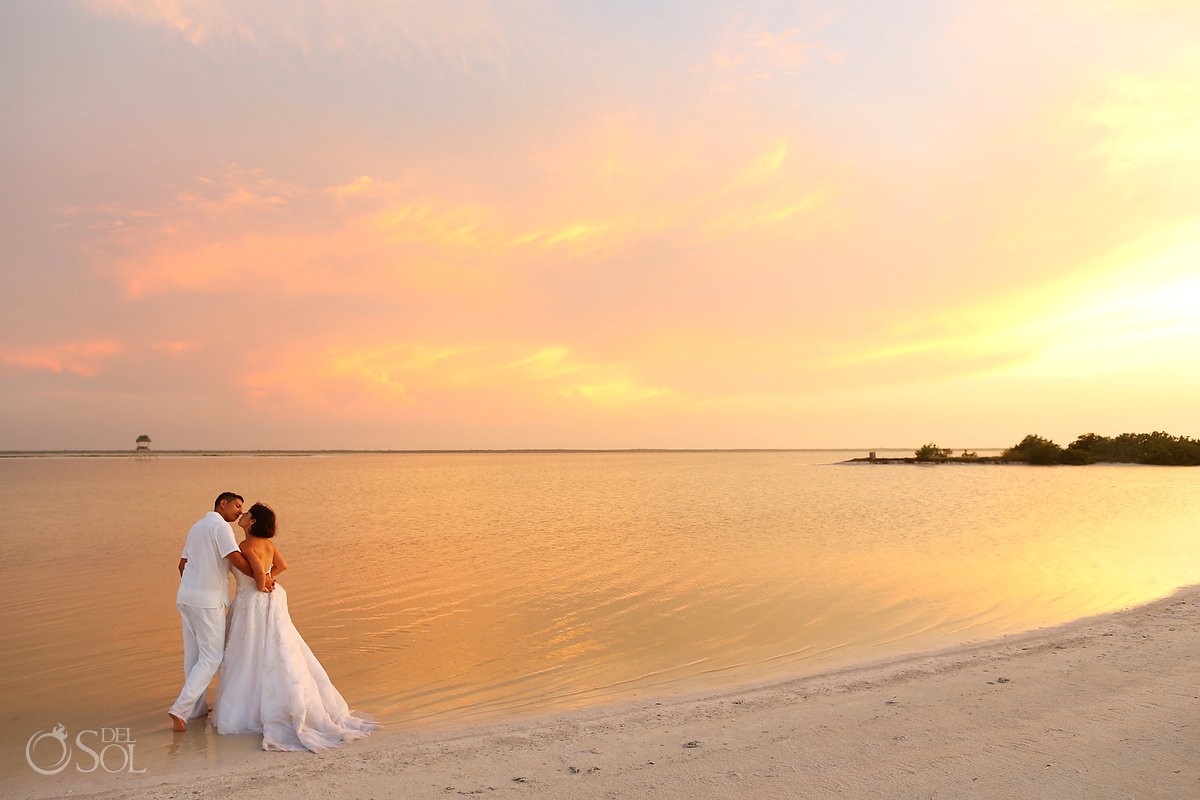 bride and groom love #ExperienciasInfinitas Yucatan Romance Travel rio lagartos Mexico