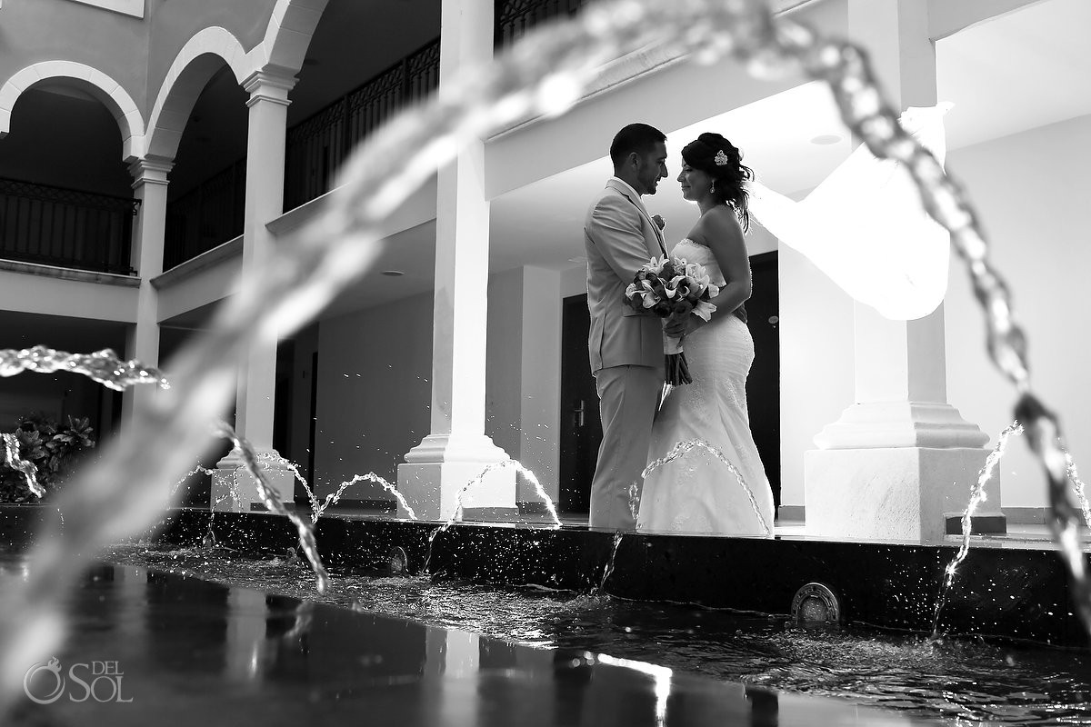 Bride and groom at Ocean Coral and Turquesa, Puerto Morelos