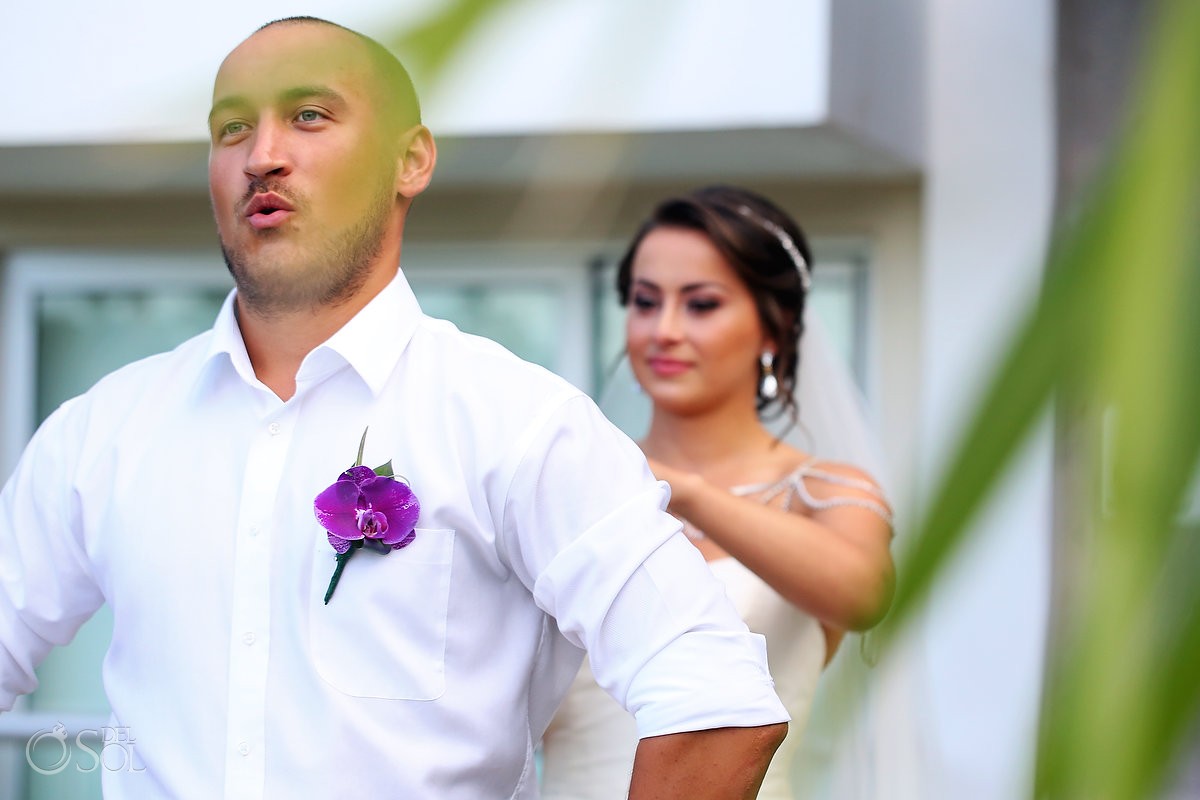 Bride and groom first look Grand Coral Apartments, Playa del Carmen, Mexico