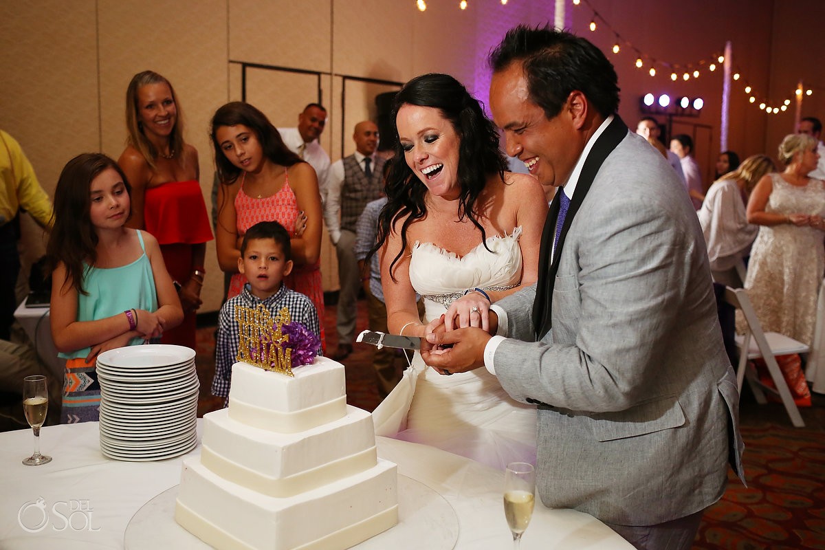 Cake cutting wedding reception Lakeside terrace, Moon Palace, Cancun, Mexico