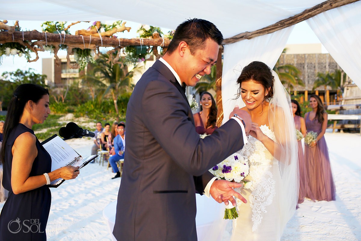 funny ceremony moment Destination Beach Wedding NIZUC Resort, Cancun