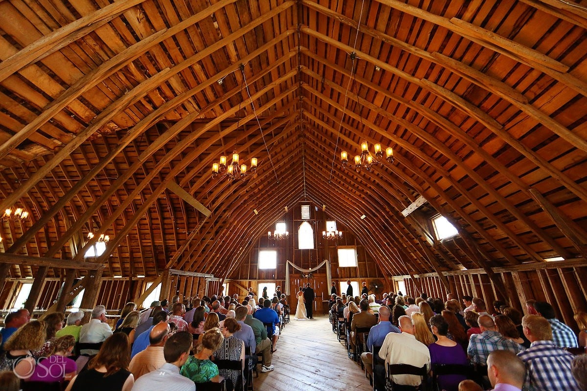 Bloom Lake Barn Minnesota Wedding Heather And Kyle