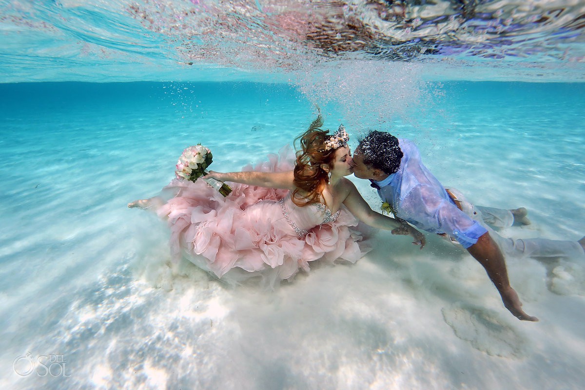 The impossible wedding - Susana the mermaid bride and Jovany - El Cielo ...