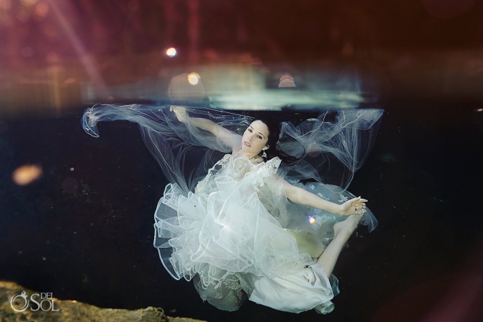 what to wear for your underwater wedding photos