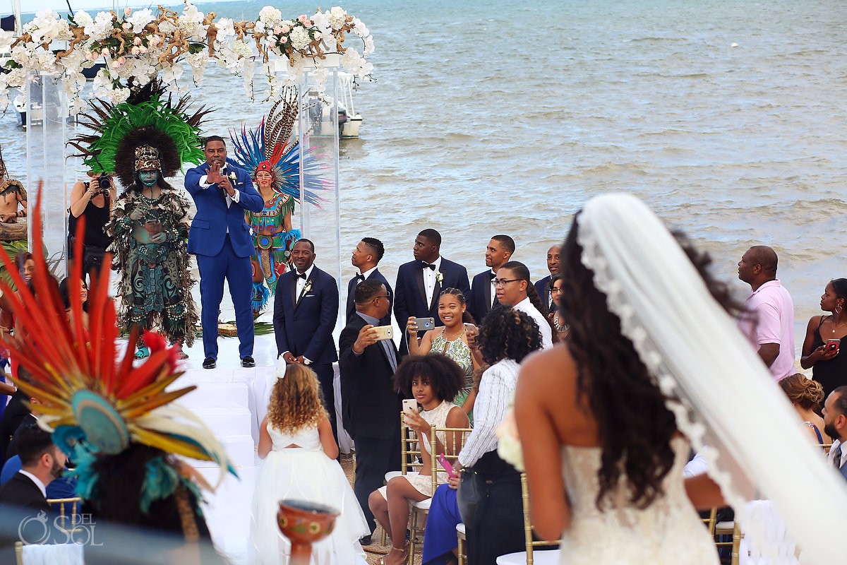 Groom stops the ceremony Kay Club wedding photo Bahia Petempich Cancun Mexico