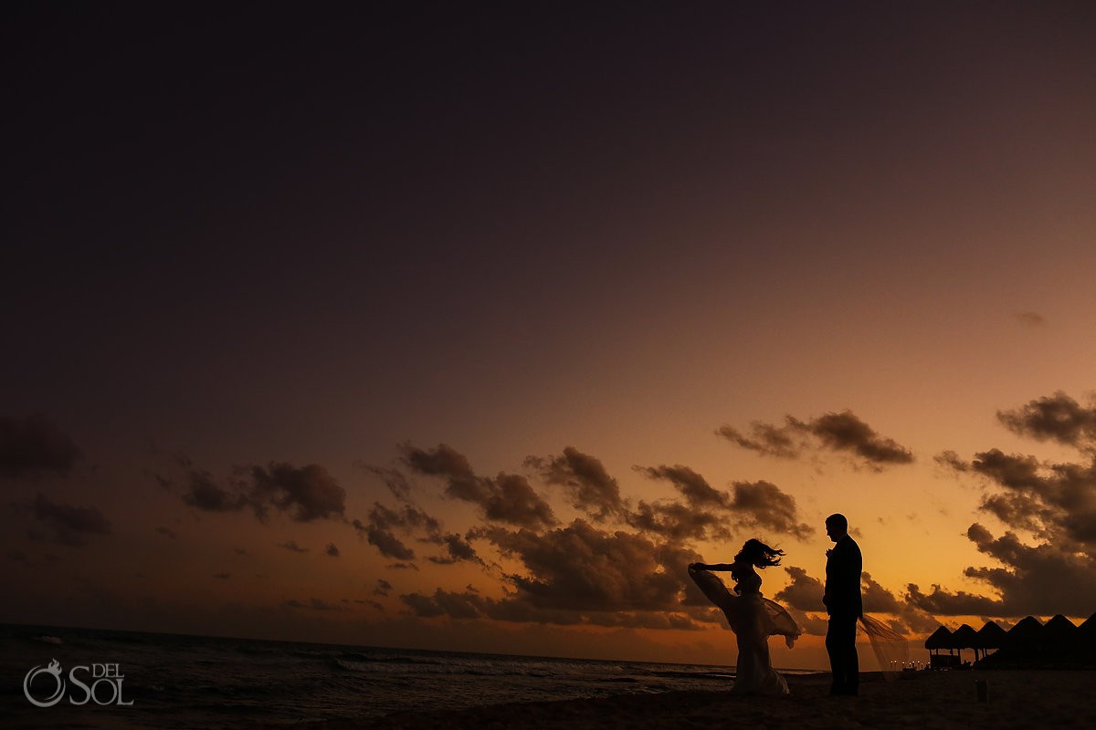 Sunset portraits bride and groom silhouette Valentin Imperial Maya wedding #TravelForLove