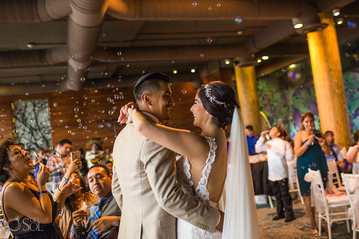 First dance bubbles Reception Love is in the Air Sandos Caracol Eco Resort Playa del carmen
