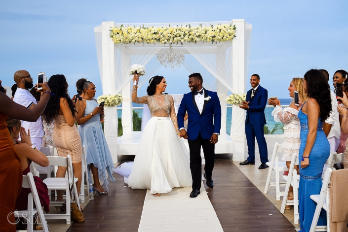 Azul Fives Wedding S + M Azul Fives Wedding Just Married Couple Small Natural Bouquet Bride Wearing L'Fay Bridal Tulle Transparencies Embroidered Sparkling Stones Long Vail Groom wearing A Suit That Fits Azul Fives Sky Terrace