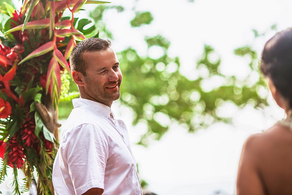 Cute Grooms First look Heliconia Decoration Costa Rica 