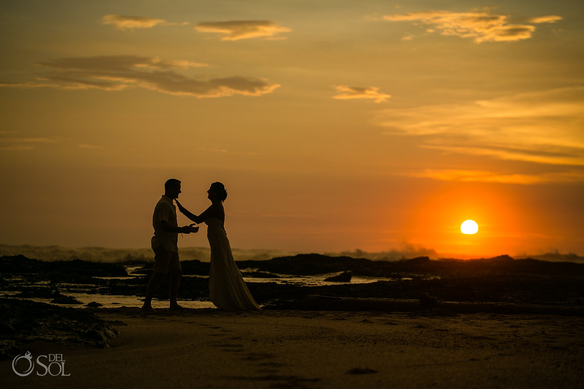 Amazing sunset wedding Silloutte at Costa Rica 