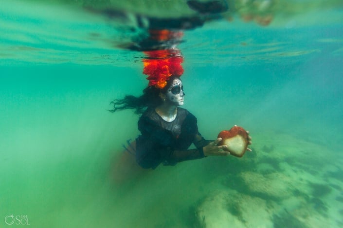 Catrina Makeup Red Orange flower arrangement Ocean Heart turquoise water Underwater photography