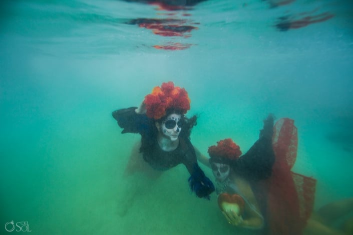 Catrina Makeup Red Orange flower arrangement Ocean Heart turquoise water Underwater photography