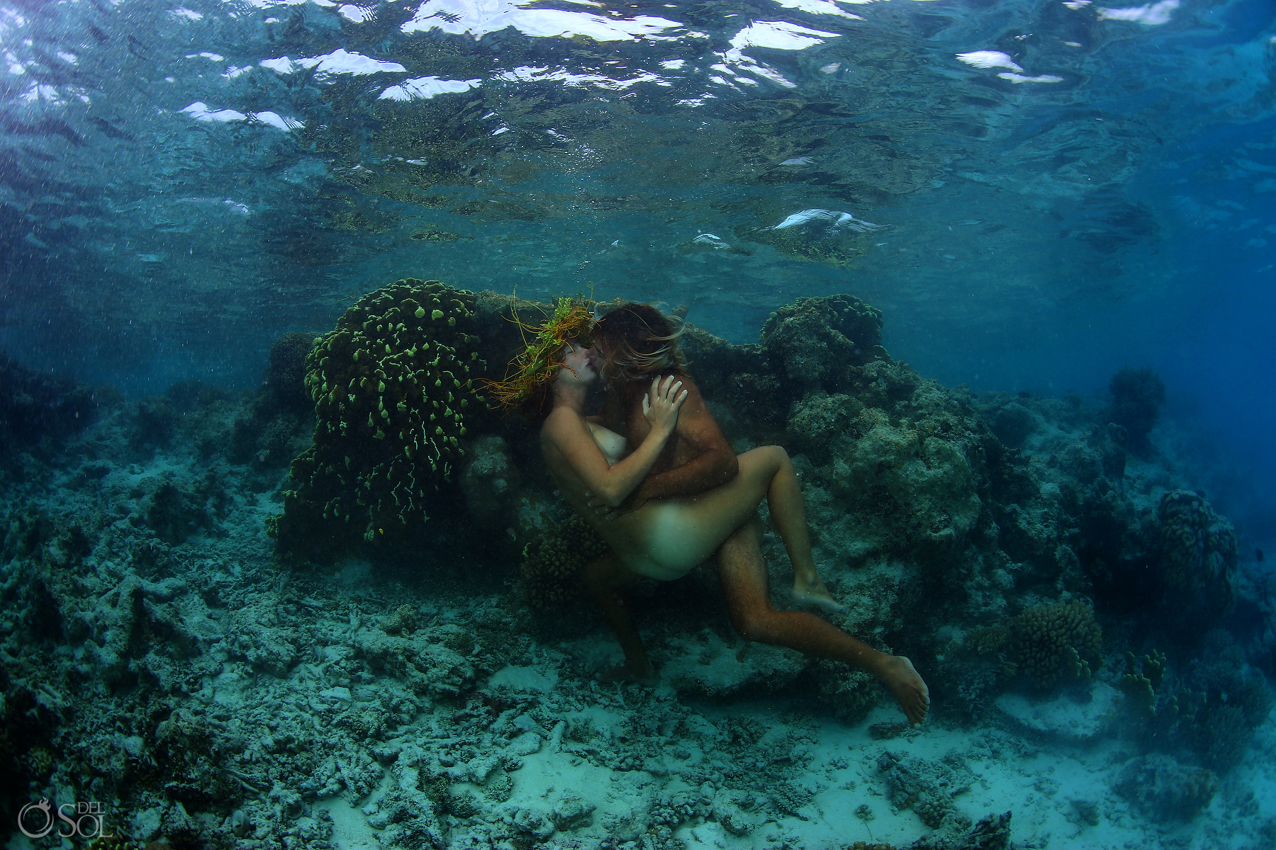 Underwater Adam and Eve photoshoot Passioned kiss Tahiti Love