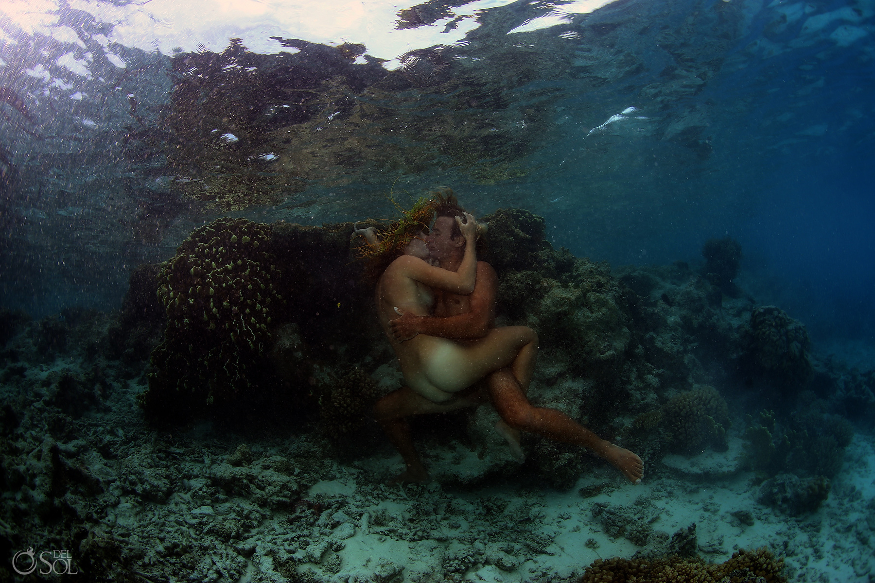 Underwater Adam and Eve photoshoot Passioned kiss Tahiti Love