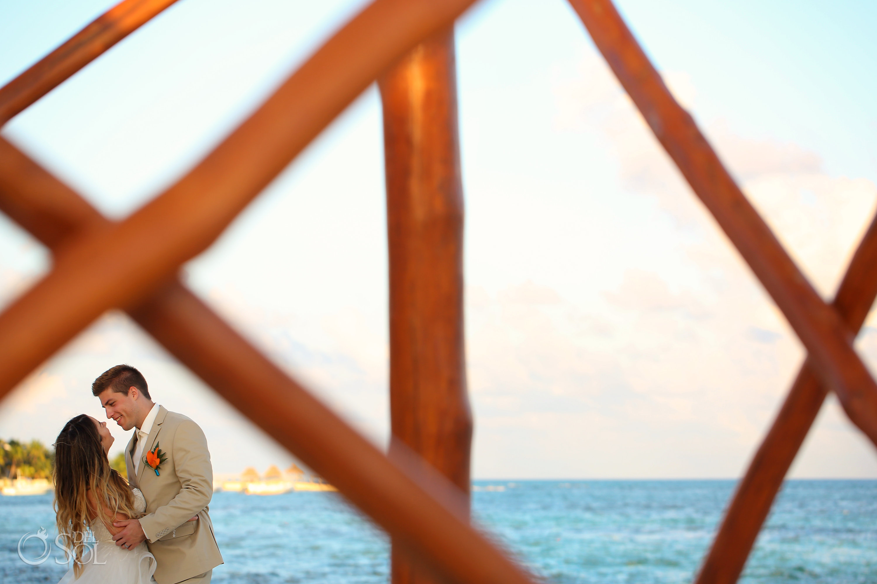 Iberostar Paraiso del Mar Wedding portrait framed by the lifeguard tower