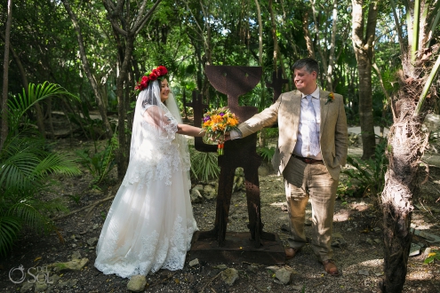 Fun Newlyweds Orange Flowers Day of the dead Bouquet Jungle Photoshoot session Sculpture Blue Dimond