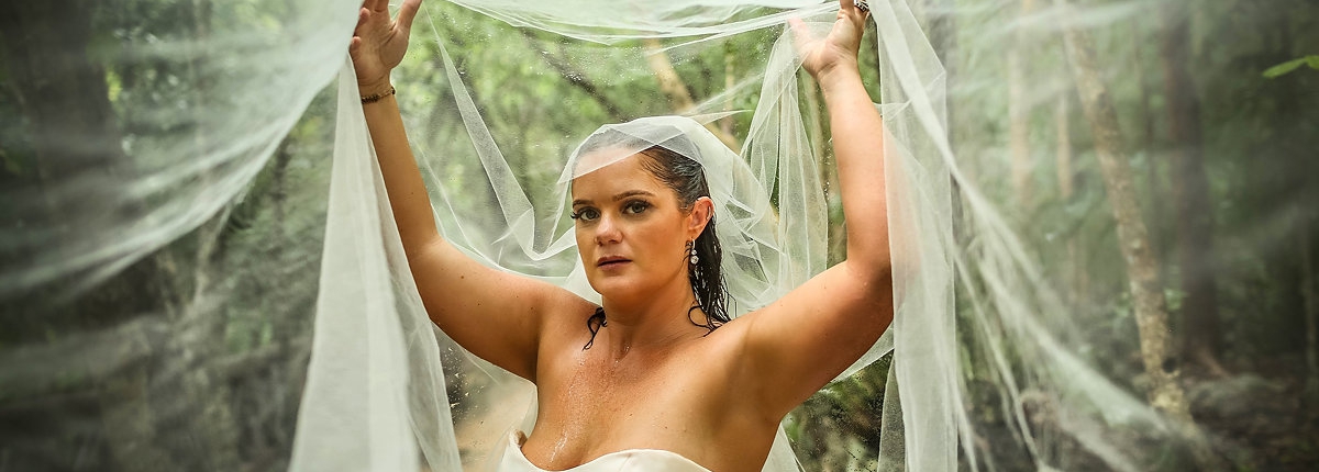 bride wearing long bridal veil in the mexican jungle