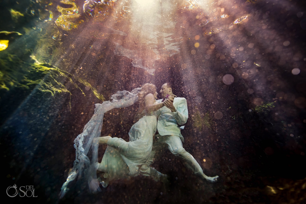 fairytale underwater fine art photo trash the dress Playa del carmen Mexico