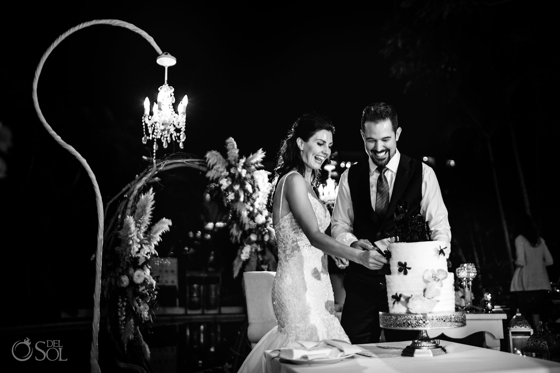 Cutting the cake documentary black white portrait Hyatt Ziva Puerto Vallarta Wedding