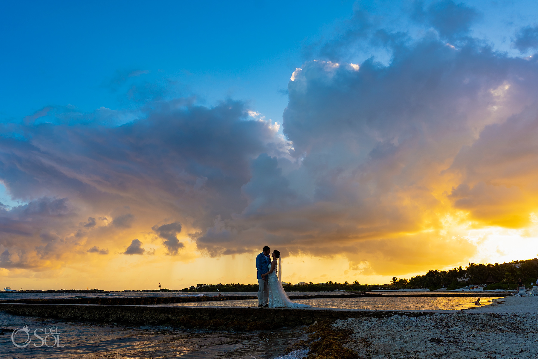 Amazing Just married session Puerto Aventuras Sunset riviera maya villa wedding