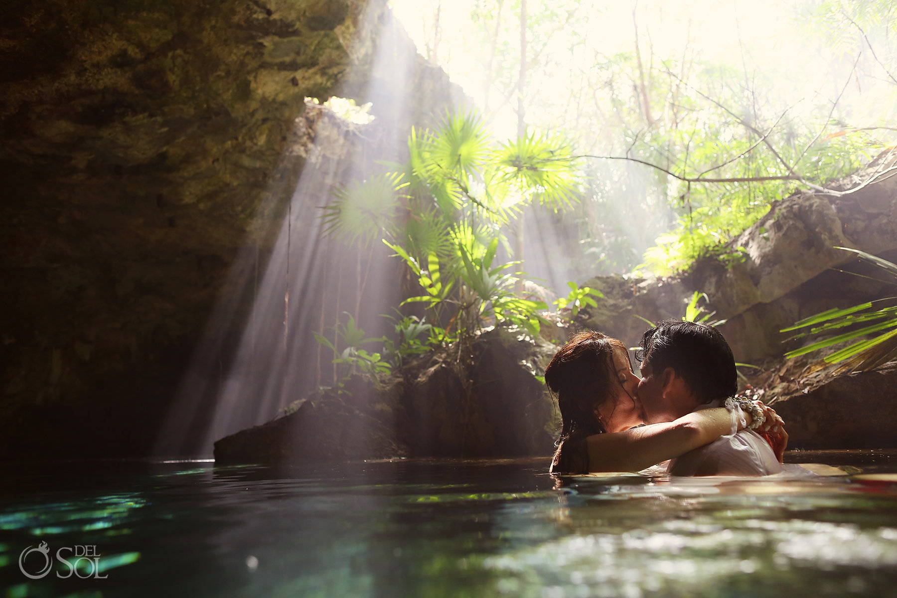 underwater cenote trash the dress photographer 