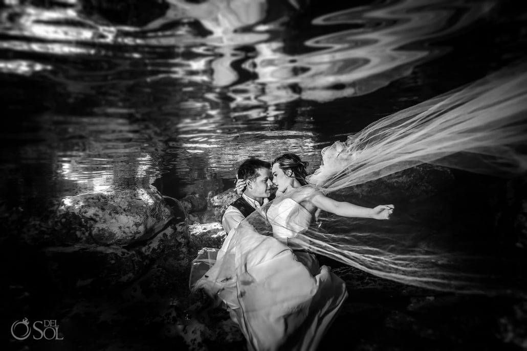 Romantic Underwater photography shoot - Amy + Jesse - Del Sol Photography