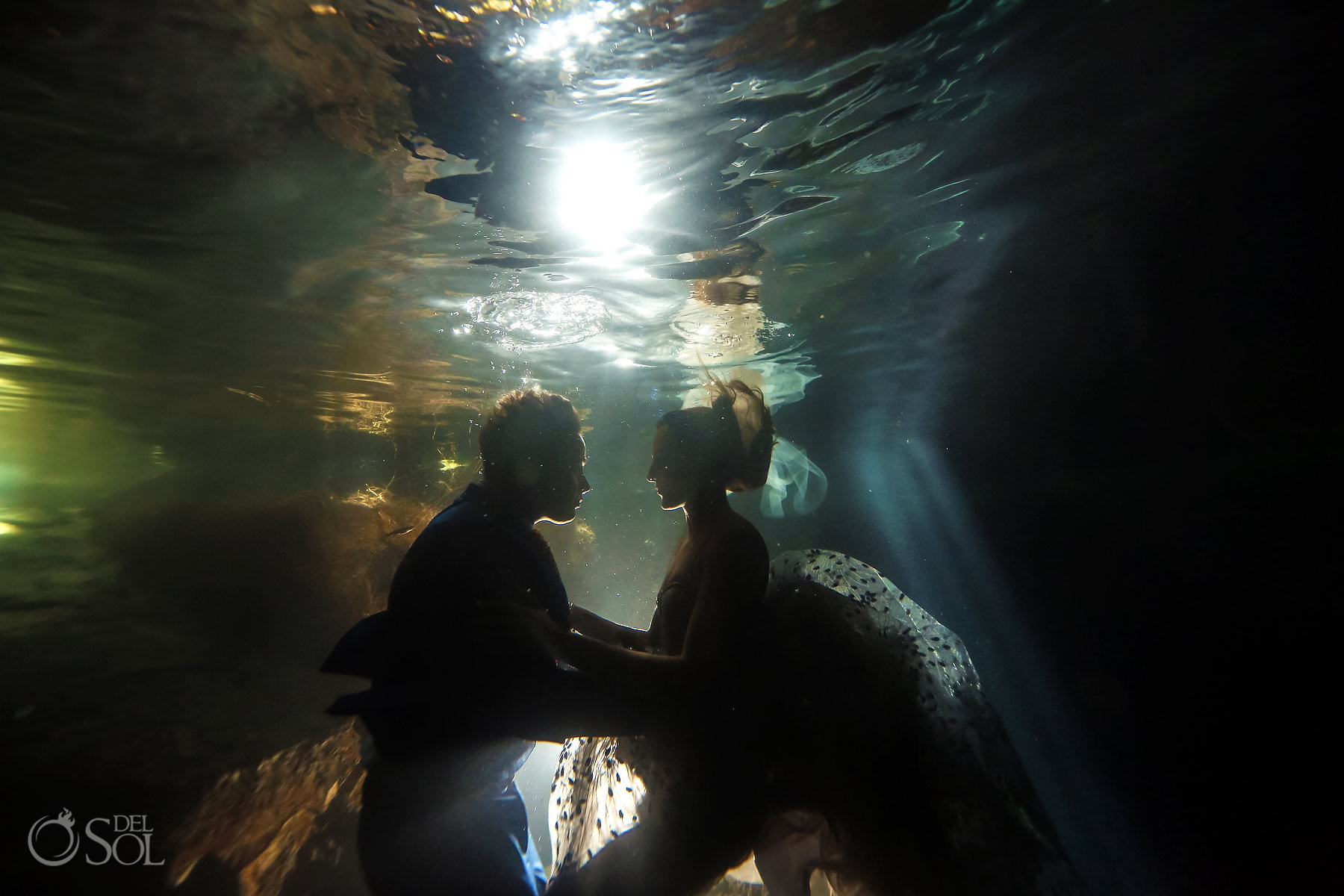 Trash the dress underwater eloping photography
