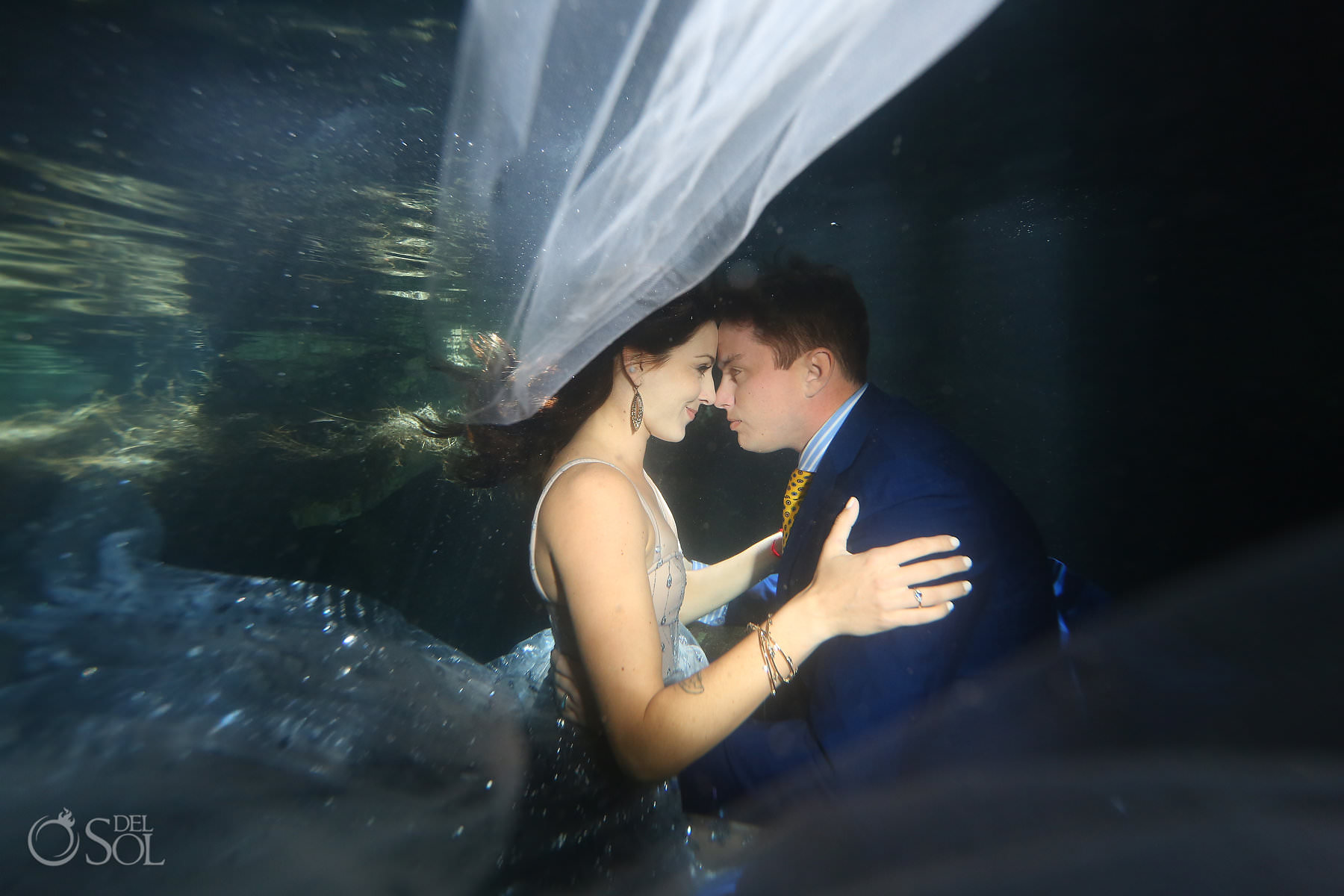 Underwater photography eloping in Mexico