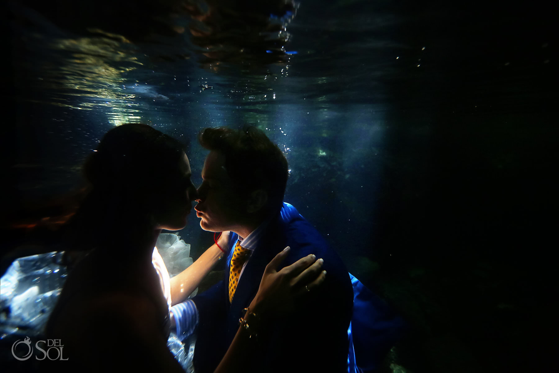 Eloping in Mexico Underwater and kissing