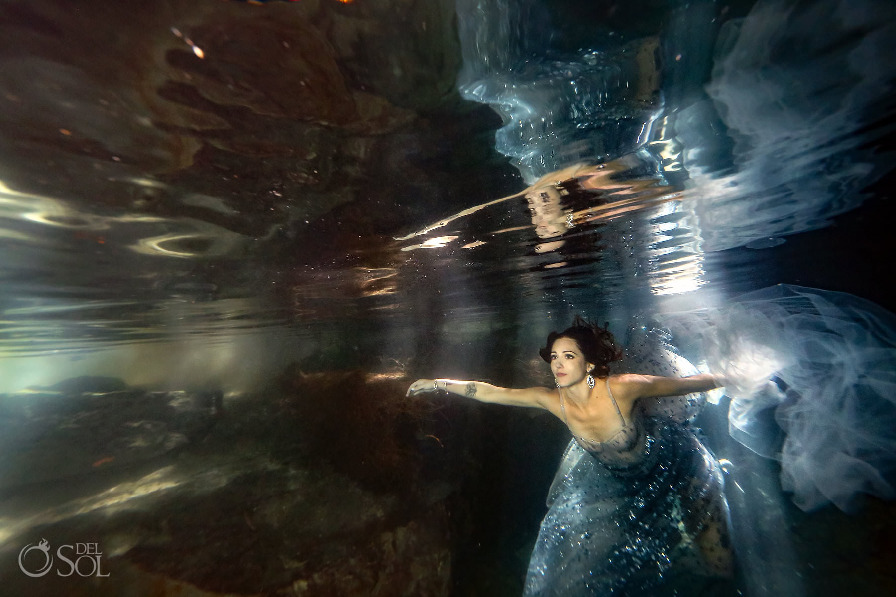 bride Eloping in Mexico Underwater
