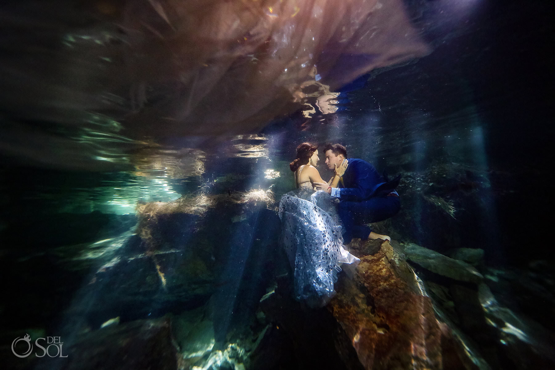 bride and groom Eloping in Mexico Underwater