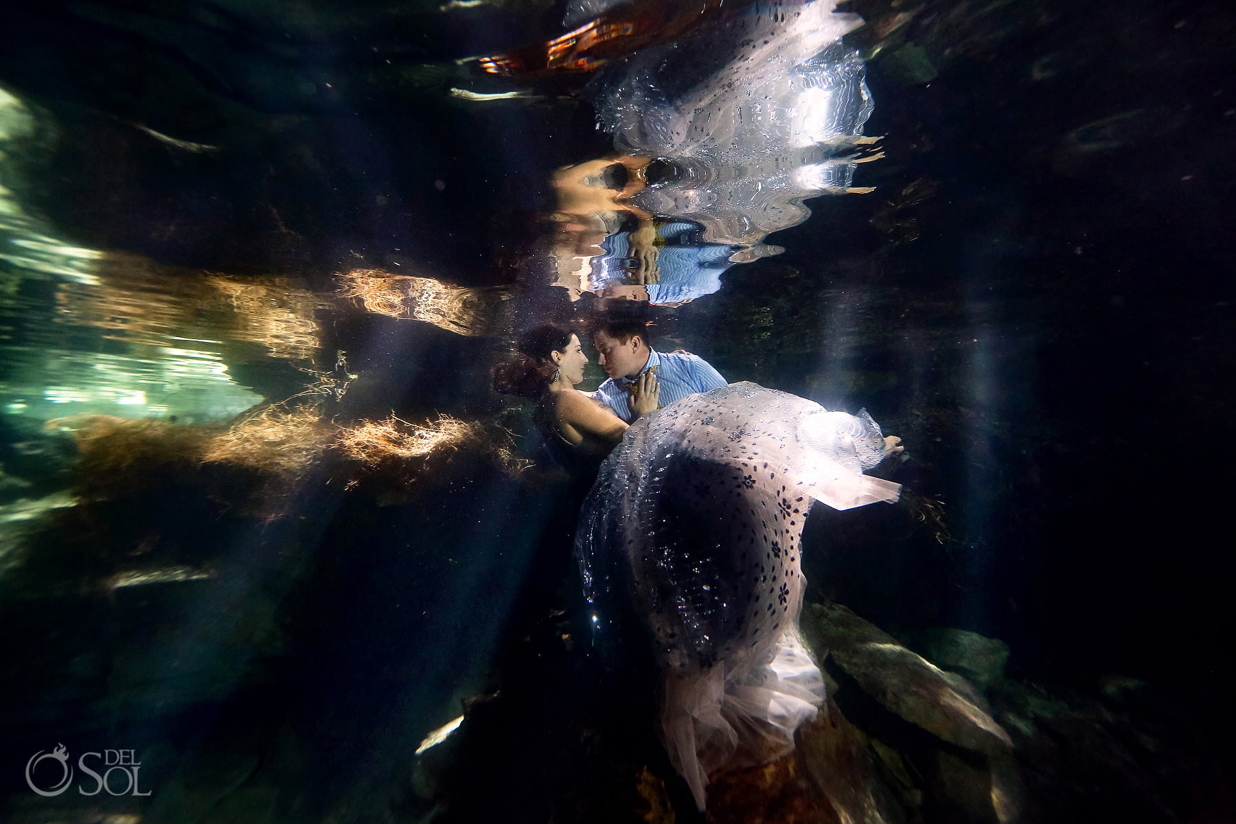 Underwater bride and groom Eloping in Mexico