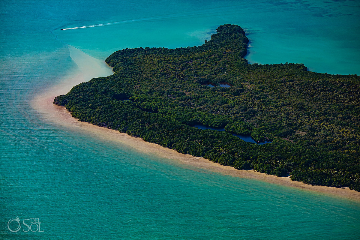 Cayo Culebra Turquoise Caribbean Ocean - Sian Kaan Biosphere photo by Sol Tamargo