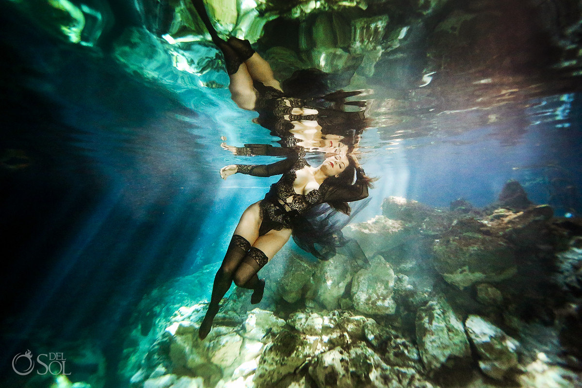 Sexy Boudoir underwater photography ideas black lace lingerie Cancun Mexico