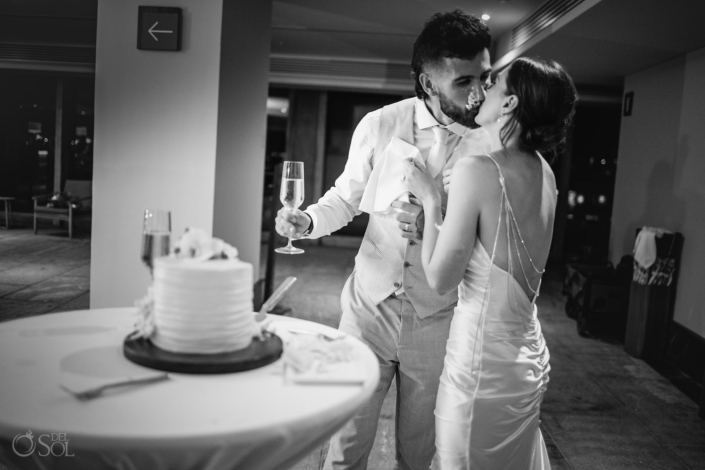 wedding cake candid photography playa del carmen Secrets Moxche Wedding